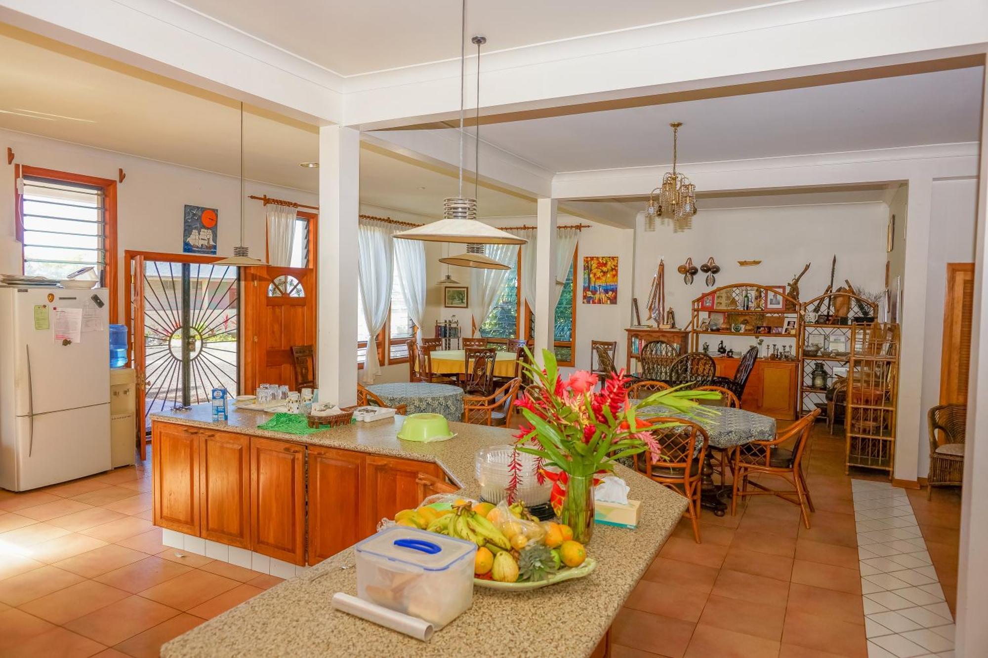 Lynn'S Getaway Hotel Апиа Екстериор снимка
