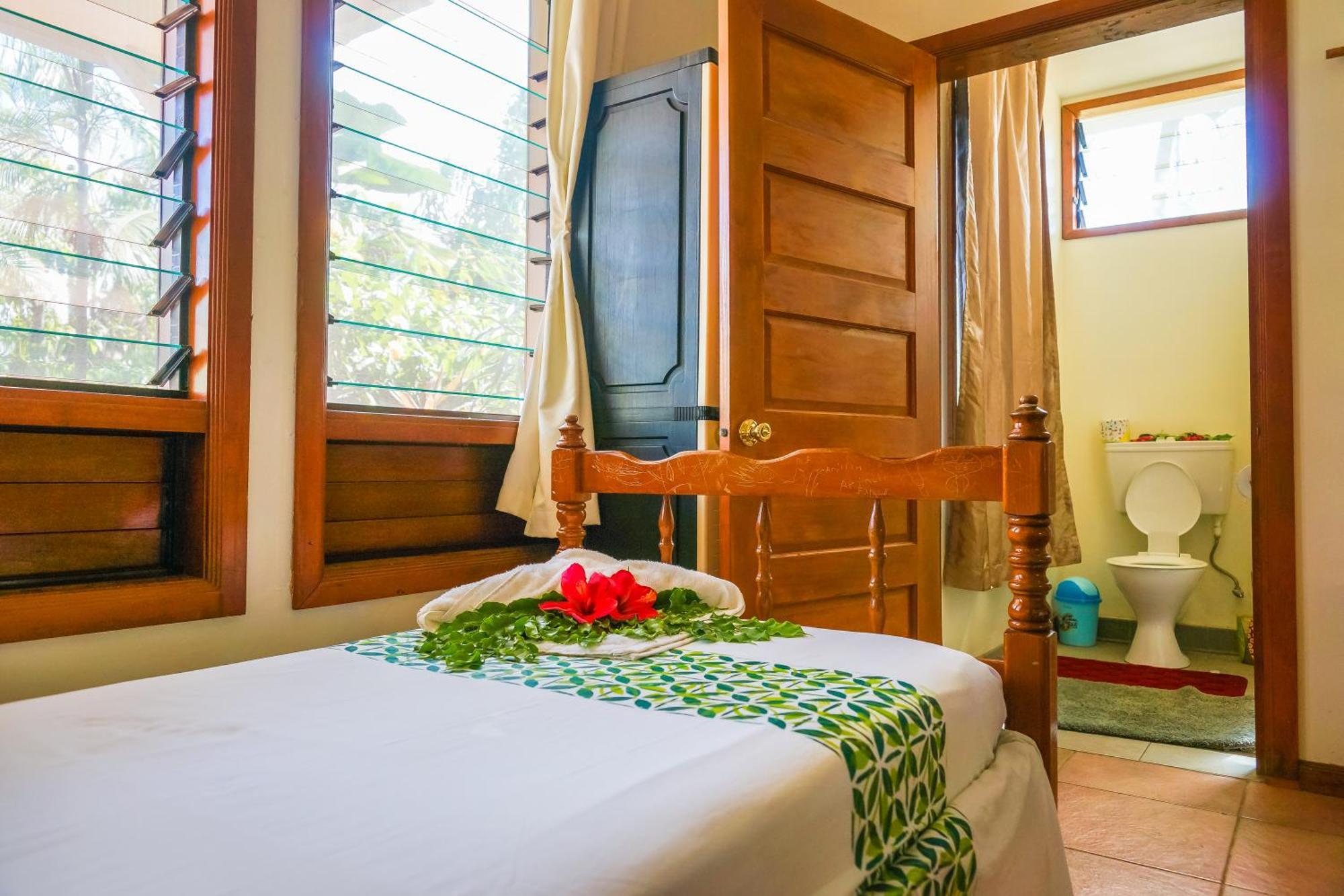 Lynn'S Getaway Hotel Апиа Екстериор снимка