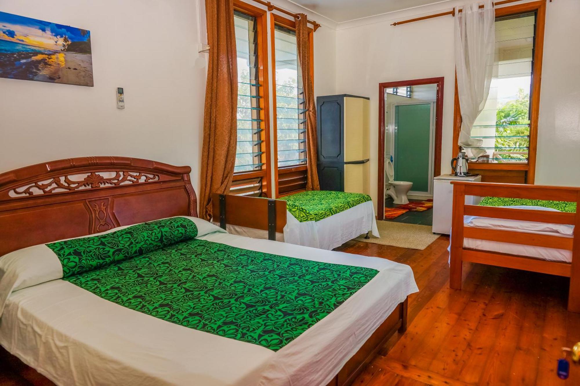 Lynn'S Getaway Hotel Апиа Екстериор снимка