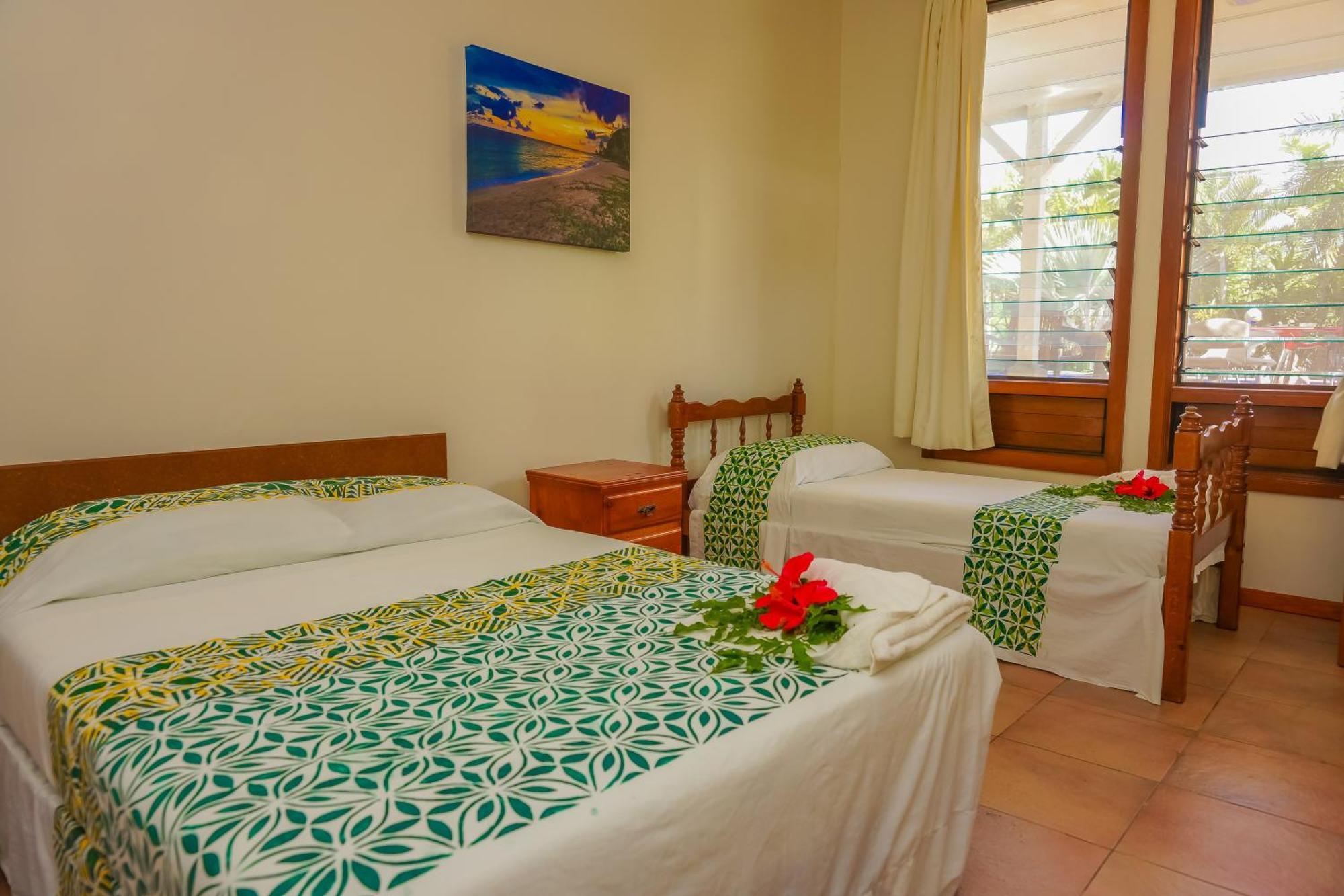 Lynn'S Getaway Hotel Апиа Екстериор снимка