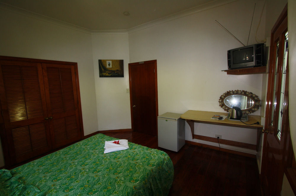 Lynn'S Getaway Hotel Апиа Екстериор снимка