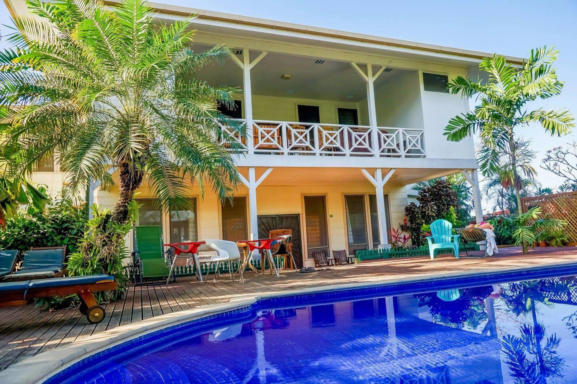 Lynn'S Getaway Hotel Апиа Екстериор снимка