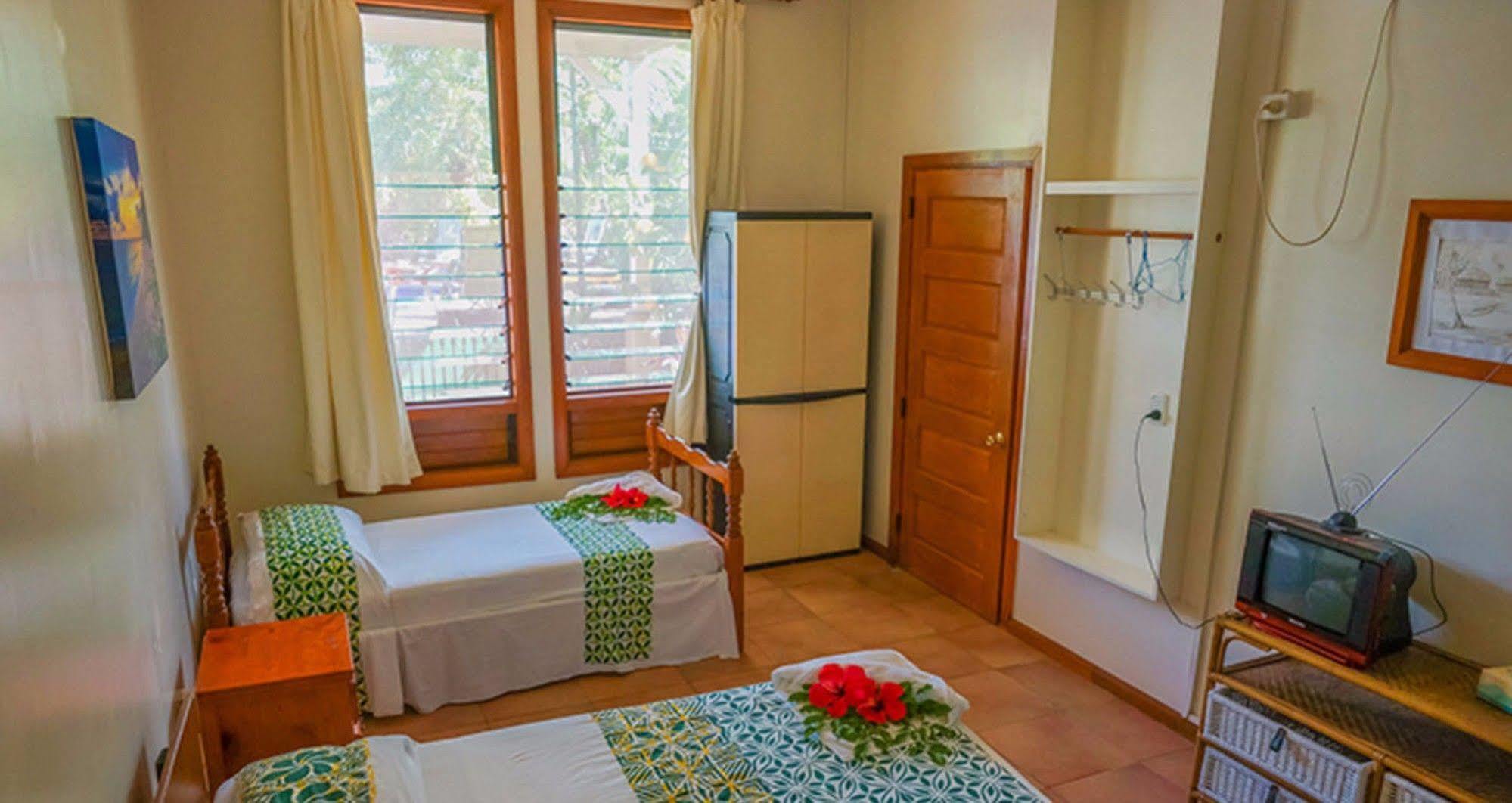 Lynn'S Getaway Hotel Апиа Екстериор снимка